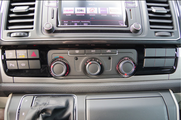 Volkswagen Transporter 2.0 TDI L2 Highline 150PK AUT. LED, ADAPT. CRUISE, TREKHAAK, NAVI, AIRCO, VOORRUIT VERWARMING, PARKEERSENSOREN, NL AUTO, NAP