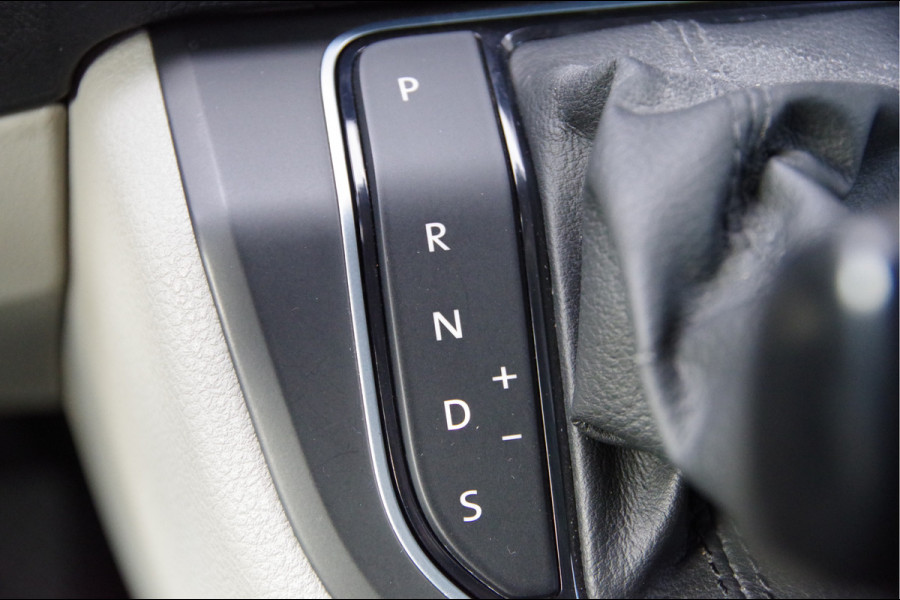 Volkswagen Transporter 2.0 TDI L2 Highline 150PK AUT. LED, ADAPT. CRUISE, TREKHAAK, NAVI, AIRCO, VOORRUIT VERWARMING, PARKEERSENSOREN, NL AUTO, NAP