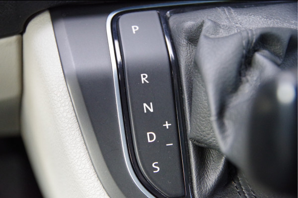 Volkswagen Transporter 2.0 TDI L2 Highline 150PK AUT. LED, ADAPT. CRUISE, TREKHAAK, NAVI, AIRCO, VOORRUIT VERWARMING, PARKEERSENSOREN, NL AUTO, NAP