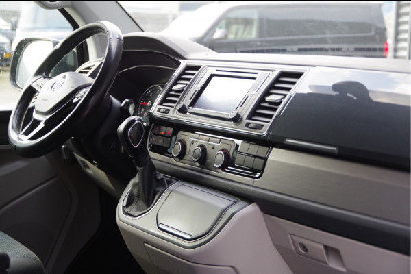 Volkswagen Transporter 2.0 TDI L2 Highline 150PK AUT. LED, ADAPT. CRUISE, TREKHAAK, NAVI, AIRCO, VOORRUIT VERWARMING, PARKEERSENSOREN, NL AUTO, NAP