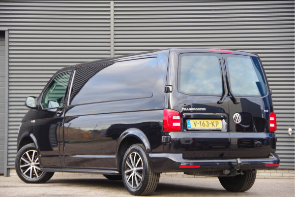 Volkswagen Transporter 2.0 TDI L2 Highline 150PK AUT. LED, ADAPT. CRUISE, TREKHAAK, NAVI, AIRCO, VOORRUIT VERWARMING, PARKEERSENSOREN, NL AUTO, NAP