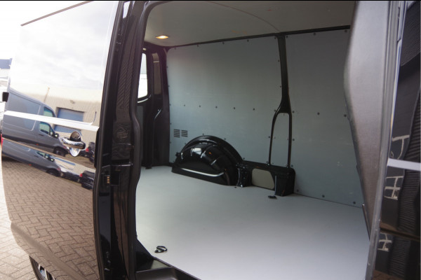 Volkswagen Transporter 2.0 TDI L2 Highline 150PK AUT. LED, ADAPT. CRUISE, TREKHAAK, NAVI, AIRCO, VOORRUIT VERWARMING, PARKEERSENSOREN, NL AUTO, NAP