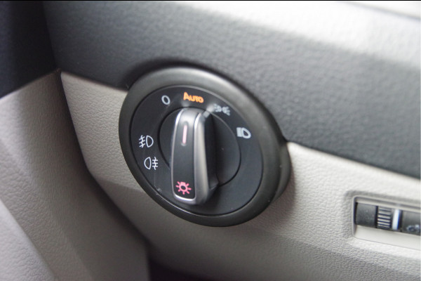 Volkswagen Transporter 2.0 TDI L2 Highline 150PK AUT. LED, ADAPT. CRUISE, TREKHAAK, NAVI, AIRCO, VOORRUIT VERWARMING, PARKEERSENSOREN, NL AUTO, NAP