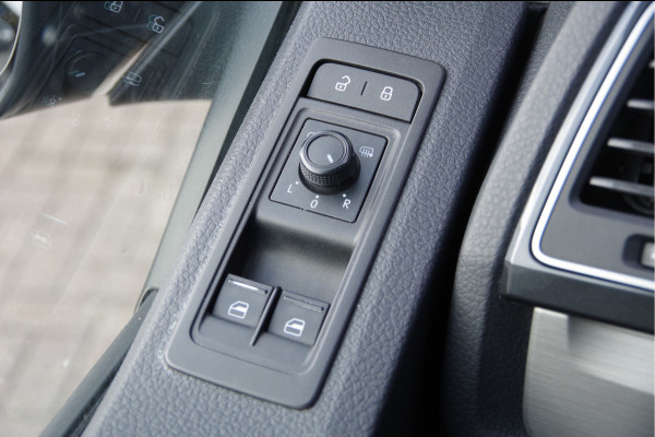 Volkswagen Transporter 2.0 TDI L2 Highline 150PK AUT. LED, ADAPT. CRUISE, TREKHAAK, NAVI, AIRCO, VOORRUIT VERWARMING, PARKEERSENSOREN, NL AUTO, NAP