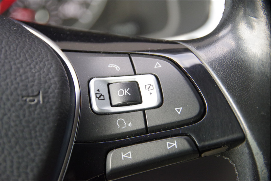 Volkswagen Transporter 2.0 TDI L2 Highline 150PK AUT. LED, ADAPT. CRUISE, TREKHAAK, NAVI, AIRCO, VOORRUIT VERWARMING, PARKEERSENSOREN, NL AUTO, NAP