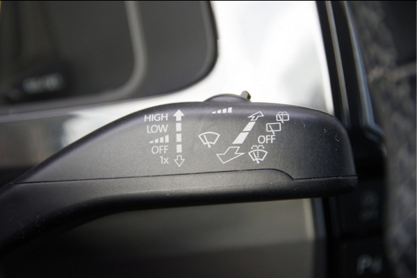 Volkswagen Transporter 2.0 TDI L2 Highline 150PK AUT. LED, ADAPT. CRUISE, TREKHAAK, NAVI, AIRCO, VOORRUIT VERWARMING, PARKEERSENSOREN, NL AUTO, NAP