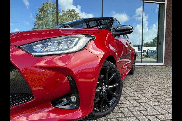 Toyota Yaris 1.5 Hybrid Executive - Automaat - JBL - Climate - Navi - Winterpakket