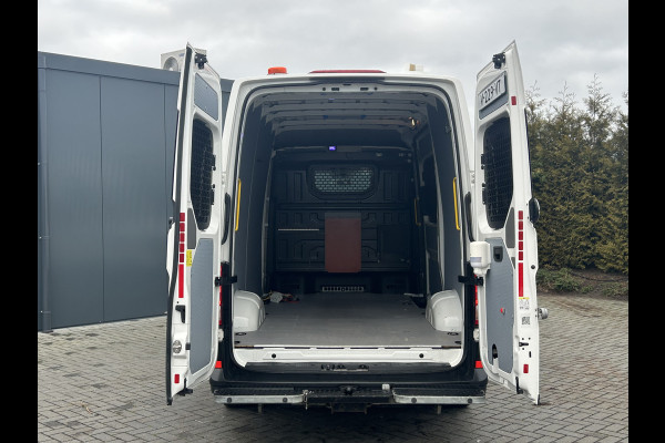 Volkswagen Crafter 35 2.0 TDI 140 PK HIGHLINE / L3H3 / 1e EIG. / TREKHAAK / AIRCO / CRUISE / BLUETOOTH / 6-BAK