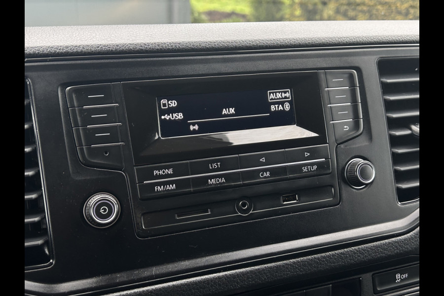 Volkswagen Crafter 35 2.0 TDI 140 PK HIGHLINE / L3H3 / 1e EIG. / TREKHAAK / AIRCO / CRUISE / BLUETOOTH / 6-BAK
