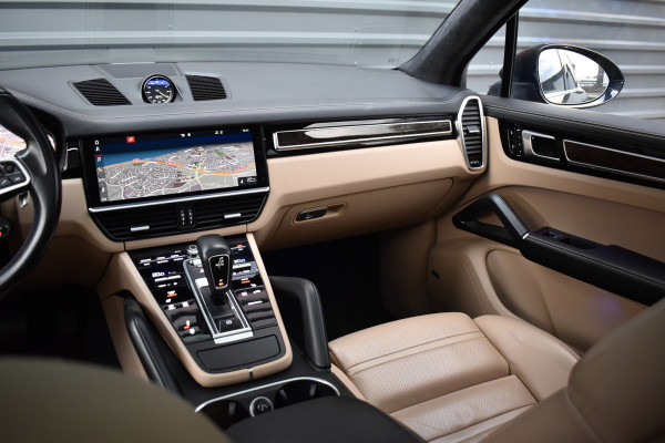 Porsche Cayenne 3.0 E-Hybrid 462pk Sport Chrono | Pano | ACC | Matrix PDLS+ | 360 Camera | Alcantara hemel | Luchtvering | Softclose |