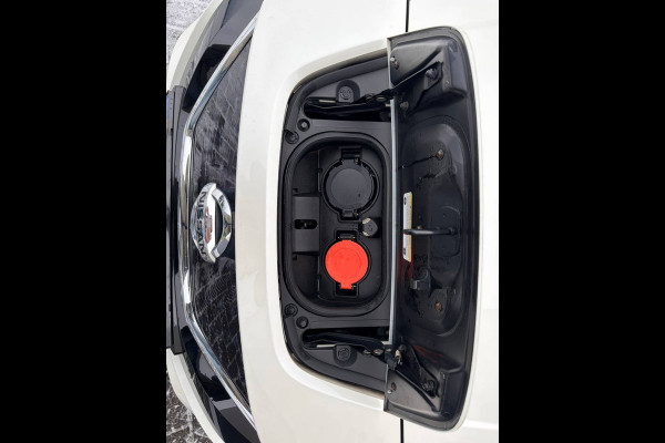Nissan Leaf e+ 218pk 62kWh Soh 90% Leer Grootste ACCU Warmtepomp Trekhaak Business Executive Ecc Bose®-Hifi Apple Carplay Android Auto Adap. 360°Camera Stoel+Stuurverwarming Led Two-Tone lak 1e Eigenaar Origineel Nederlandse Auto