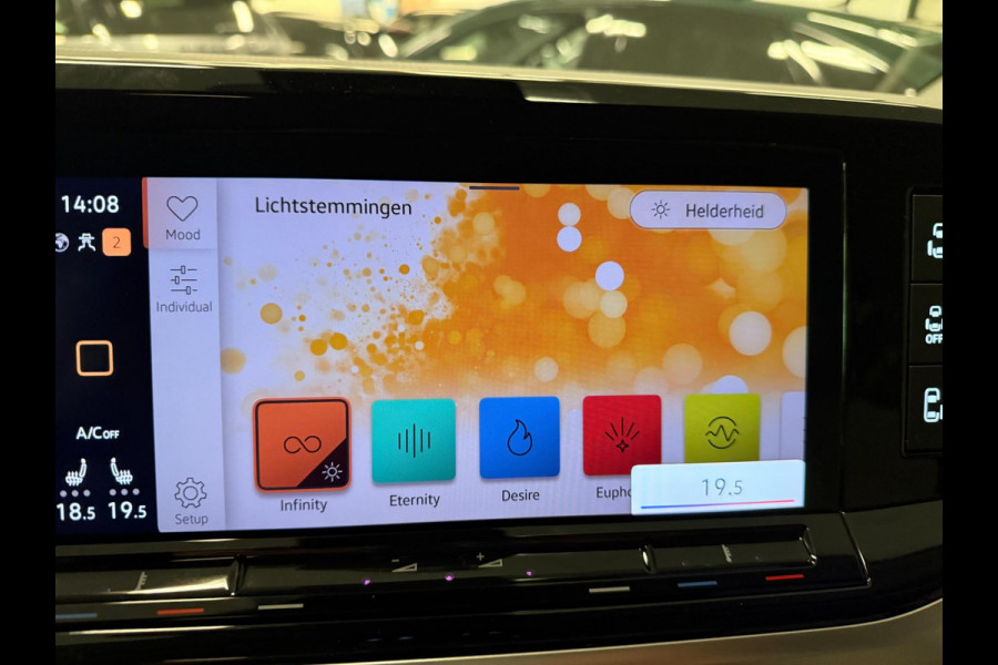 Volkswagen Multivan 1.4 eHybrid Energetic 6P PANO/NAVI/H-KARDON/H-UP/V-COCKPIT/CAM/DAB///