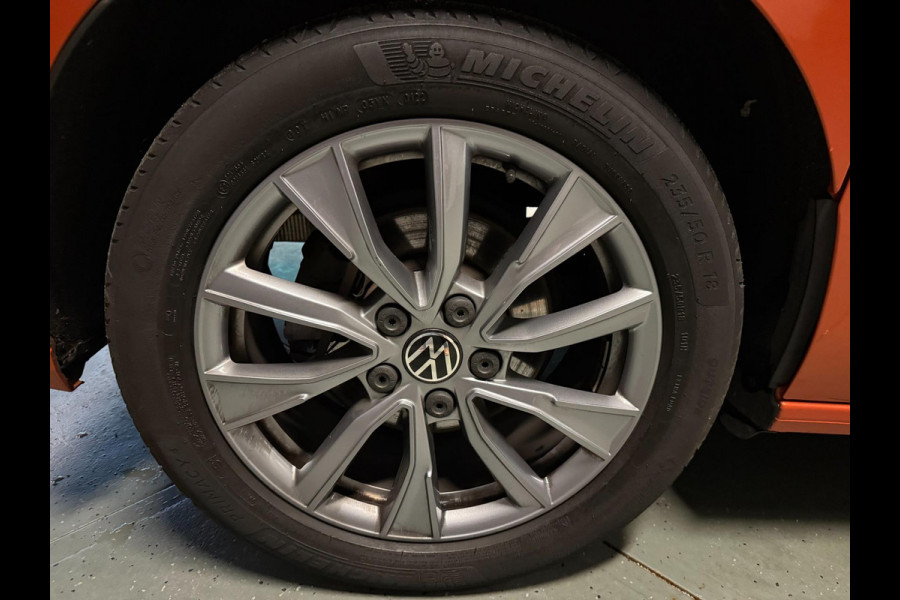 Volkswagen Multivan 1.4 eHybrid Energetic 6P PANO/NAVI/H-KARDON/H-UP/V-COCKPIT/CAM/DAB///