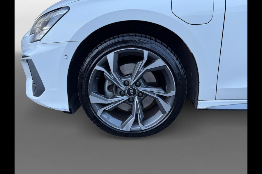 Audi A3 Sportback 40 TFSI e | 3x S Line | Pano | RS stoelen