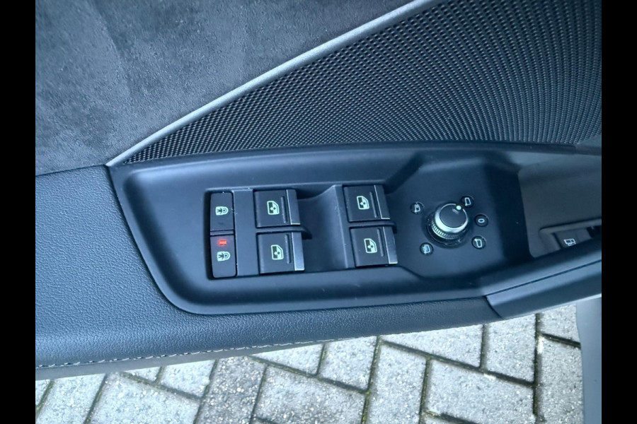 Audi A3 Sportback 40 TFSI e | 3x S Line | Pano | RS stoelen