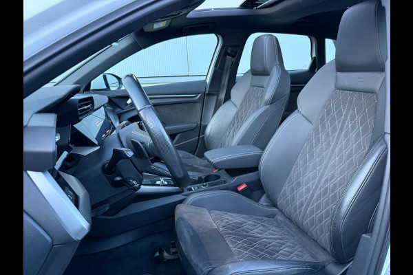 Audi A3 Sportback 40 TFSI e | 3x S Line | Pano | RS stoelen