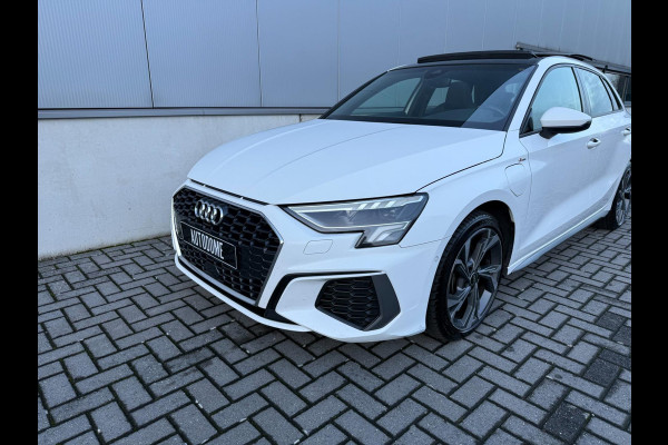 Audi A3 Sportback 40 TFSI e | 3x S Line | Pano | RS stoelen