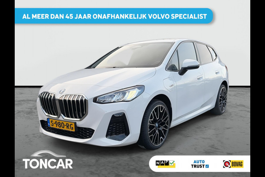 BMW 2 Serie Active Tourer 230e xDrive M-Sport 326PK | 19" LM-velgen | Lage km-stand | Multimedia | Park Assist | A-Camera | Shadow