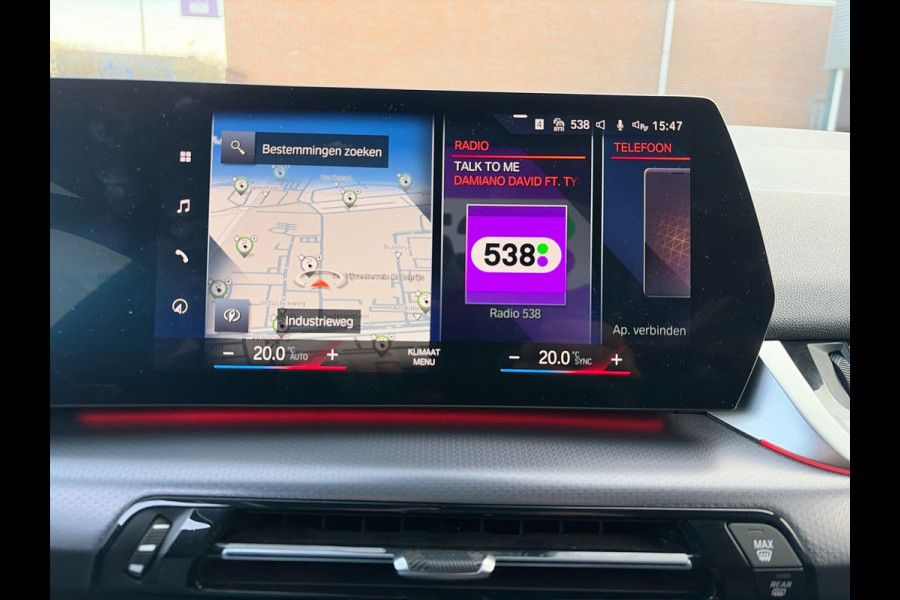 BMW 2 Serie Active Tourer 230e xDrive M-Sport 326PK | 19" LM-velgen | Lage km-stand | Multimedia | Park Assist | A-Camera | Shadow