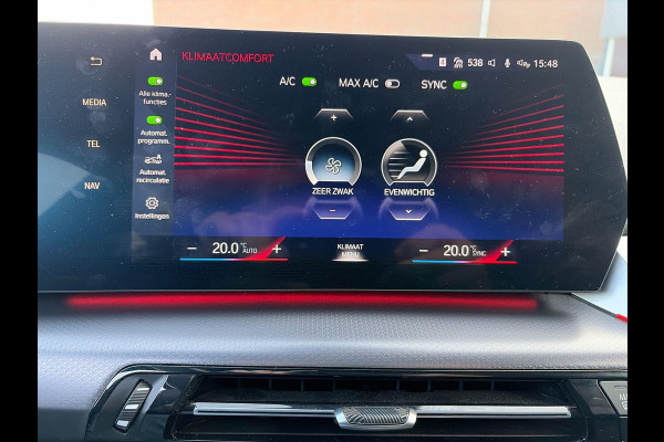 BMW 2 Serie Active Tourer 230e xDrive M-Sport 326PK | 19" LM-velgen | Lage km-stand | Multimedia | Park Assist | A-Camera | Shadow