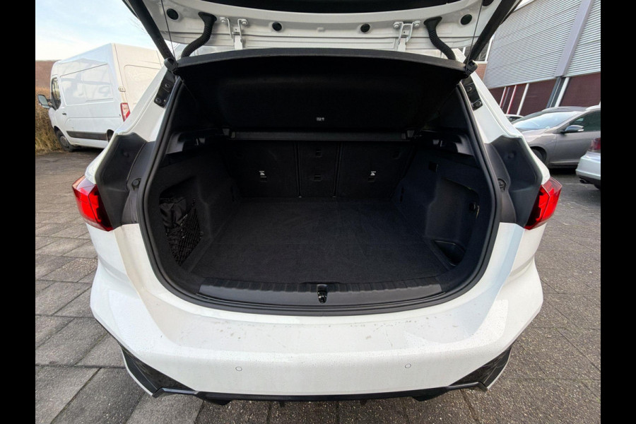 BMW 2 Serie Active Tourer 230e xDrive M-Sport 326PK | 19" LM-velgen | Lage km-stand | Multimedia | Park Assist | A-Camera | Shadow