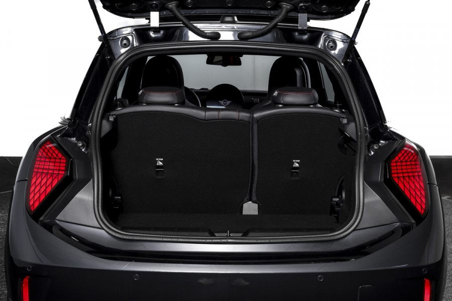 MINI Mini 2.0 Cooper S John Cooper Works XL | S/K Panodak | Dig. Cockpit | Adapt. Cruise | Elek. Stoelen-+massage+verwarming | PDC | 360 Camera | NAV + App. Connect | ECC | Harman/Kardon | LM 18" | 4804