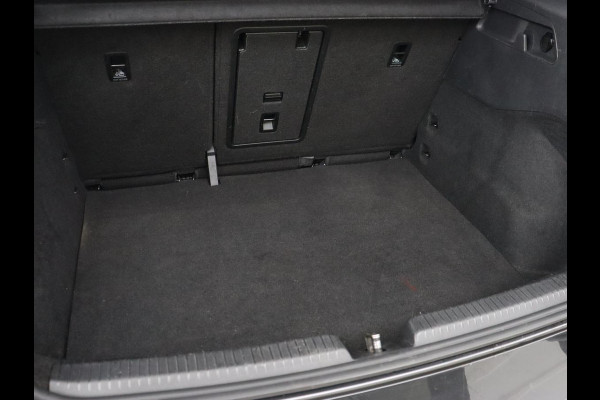 Volkswagen ID.3 First Plus 58 kWh | Stoelverwarming | Matrix LED | Adaptive cruise | Camera | Carplay | Keyless | Stuurverwarming | Navigatie | Parkeerhulp | Climate control