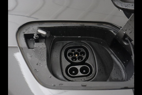 Volkswagen ID.3 First Plus 58 kWh | Stoelverwarming | Matrix LED | Adaptive cruise | Camera | Carplay | Keyless | Stuurverwarming | Navigatie | Parkeerhulp | Climate control