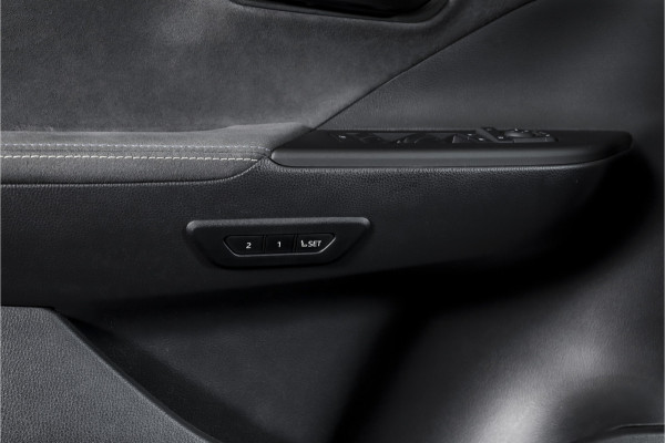 Toyota C-HR 1.8 Hybrid 140 Executive | Dig. Cockpit | Adapt. Cruise | Stoel-+Stuurverw. | Elek. Stoel | PDC | Camera | NAV + App. Connect | ECC | Elek. Klep  | LM 19" | 0023