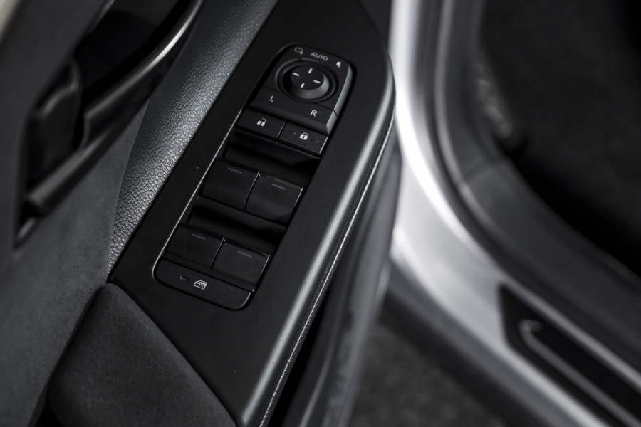 Toyota C-HR 1.8 Hybrid 140 Executive | Dig. Cockpit | Adapt. Cruise | Stoel-+Stuurverw. | Elek. Stoel | PDC | Camera | NAV + App. Connect | ECC | Elek. Klep  | LM 19" | 0023