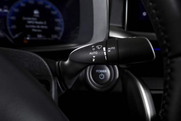 Toyota C-HR 1.8 Hybrid 140 Executive | Dig. Cockpit | Adapt. Cruise | Stoel-+Stuurverw. | Elek. Stoel | PDC | Camera | NAV + App. Connect | ECC | Elek. Klep  | LM 19" | 9926