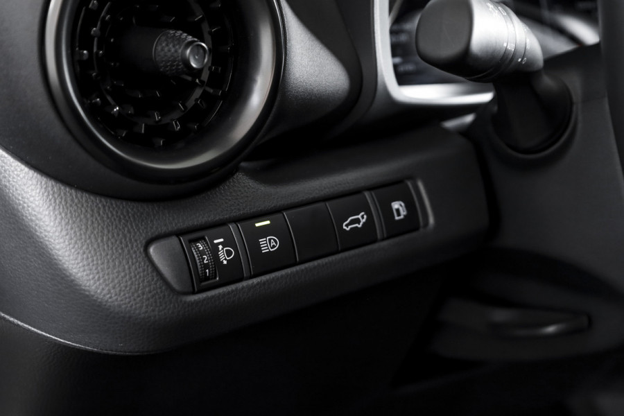 Toyota C-HR 1.8 Hybrid 140 Executive | Dig. Cockpit | Adapt. Cruise | Stoel-+Stuurverw. | Elek. Stoel | PDC | Camera | NAV + App. Connect | ECC | Elek. Klep  | LM 19" | 9926