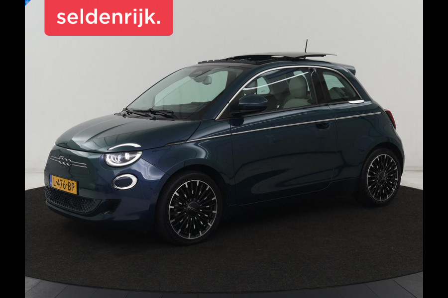 Fiat 500E La Prima 42 kWh | Schuifdak | Leder | Adaptive cruise | Stoelverwarming | Camera | Carplay | Navigatie | Full LED | Keyless | Parkeerhulp | Dodehoek detectie | Climate control