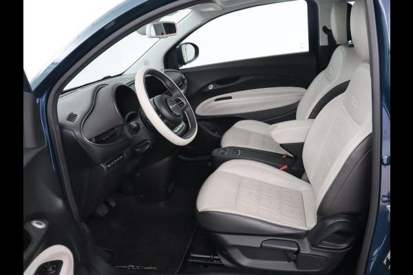 Fiat 500E La Prima 42 kWh | Schuifdak | Leder | Adaptive cruise | Stoelverwarming | Camera | Carplay | Navigatie | Full LED | Keyless | Parkeerhulp | Dodehoek detectie | Climate control