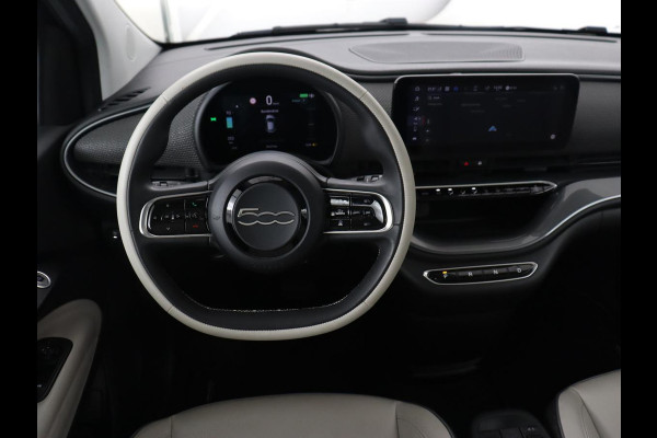 Fiat 500E La Prima 42 kWh | Schuifdak | Leder | Adaptive cruise | Stoelverwarming | Camera | Carplay | Navigatie | Full LED | Keyless | Parkeerhulp | Dodehoek detectie | Climate control