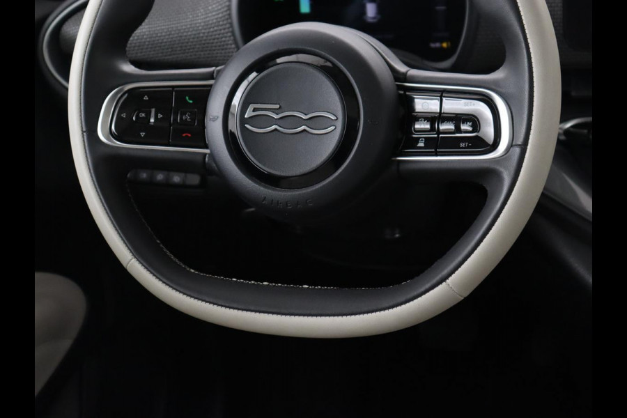 Fiat 500E La Prima 42 kWh | Schuifdak | Leder | Adaptive cruise | Stoelverwarming | Camera | Carplay | Navigatie | Full LED | Keyless | Parkeerhulp | Dodehoek detectie | Climate control