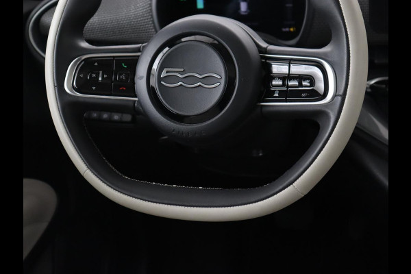 Fiat 500E La Prima 42 kWh | Schuifdak | Leder | Adaptive cruise | Stoelverwarming | Camera | Carplay | Navigatie | Full LED | Keyless | Parkeerhulp | Dodehoek detectie | Climate control