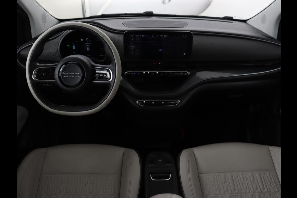Fiat 500E La Prima 42 kWh | Schuifdak | Leder | Adaptive cruise | Stoelverwarming | Camera | Carplay | Navigatie | Full LED | Keyless | Parkeerhulp | Dodehoek detectie | Climate control