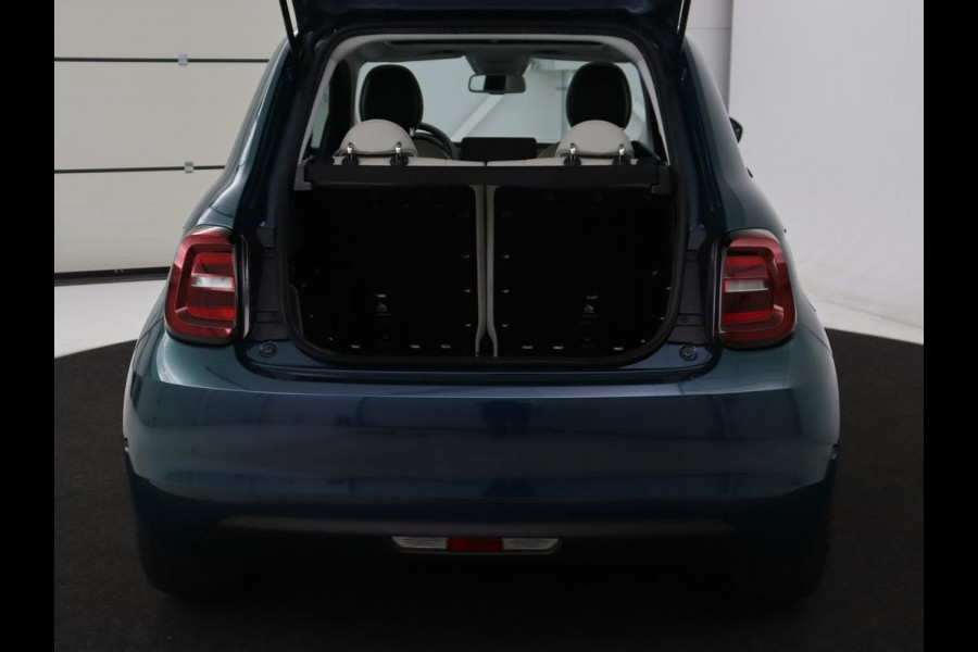 Fiat 500E La Prima 42 kWh | Schuifdak | Leder | Adaptive cruise | Stoelverwarming | Camera | Carplay | Navigatie | Full LED | Keyless | Parkeerhulp | Dodehoek detectie | Climate control
