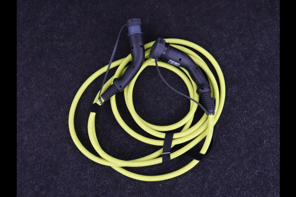 Fiat 500E La Prima 42 kWh | Schuifdak | Leder | Adaptive cruise | Stoelverwarming | Camera | Carplay | Navigatie | Full LED | Keyless | Parkeerhulp | Dodehoek detectie | Climate control