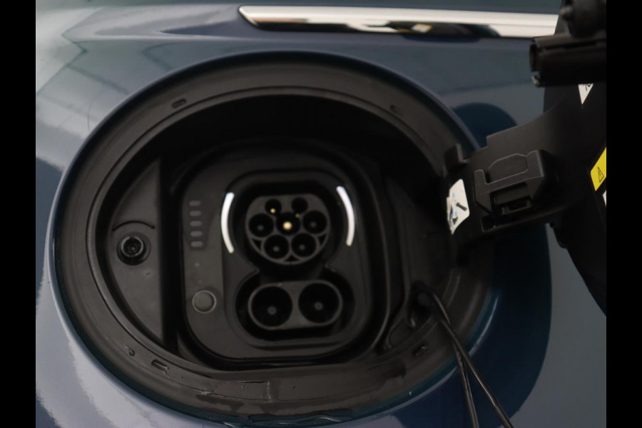 Fiat 500E La Prima 42 kWh | Schuifdak | Leder | Adaptive cruise | Stoelverwarming | Camera | Carplay | Navigatie | Full LED | Keyless | Parkeerhulp | Dodehoek detectie | Climate control