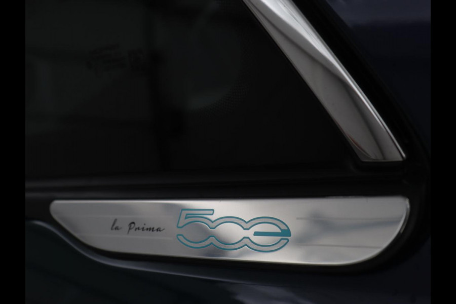 Fiat 500E La Prima 42 kWh | Schuifdak | Leder | Adaptive cruise | Stoelverwarming | Camera | Carplay | Navigatie | Full LED | Keyless | Parkeerhulp | Dodehoek detectie | Climate control
