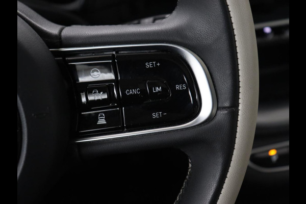 Fiat 500E La Prima 42 kWh | Schuifdak | Leder | Adaptive cruise | Stoelverwarming | Camera | Carplay | Navigatie | Full LED | Keyless | Parkeerhulp | Dodehoek detectie | Climate control