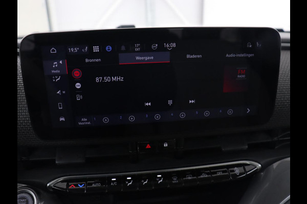 Fiat 500E La Prima 42 kWh | Schuifdak | Leder | Adaptive cruise | Stoelverwarming | Camera | Carplay | Navigatie | Full LED | Keyless | Parkeerhulp | Dodehoek detectie | Climate control