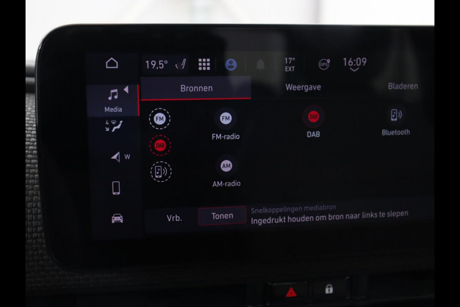 Fiat 500E La Prima 42 kWh | Schuifdak | Leder | Adaptive cruise | Stoelverwarming | Camera | Carplay | Navigatie | Full LED | Keyless | Parkeerhulp | Dodehoek detectie | Climate control