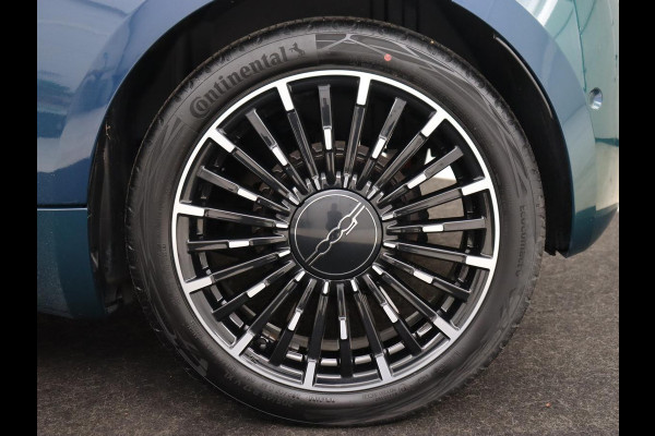 Fiat 500E La Prima 42 kWh | Schuifdak | Leder | Adaptive cruise | Stoelverwarming | Camera | Carplay | Navigatie | Full LED | Keyless | Parkeerhulp | Dodehoek detectie | Climate control