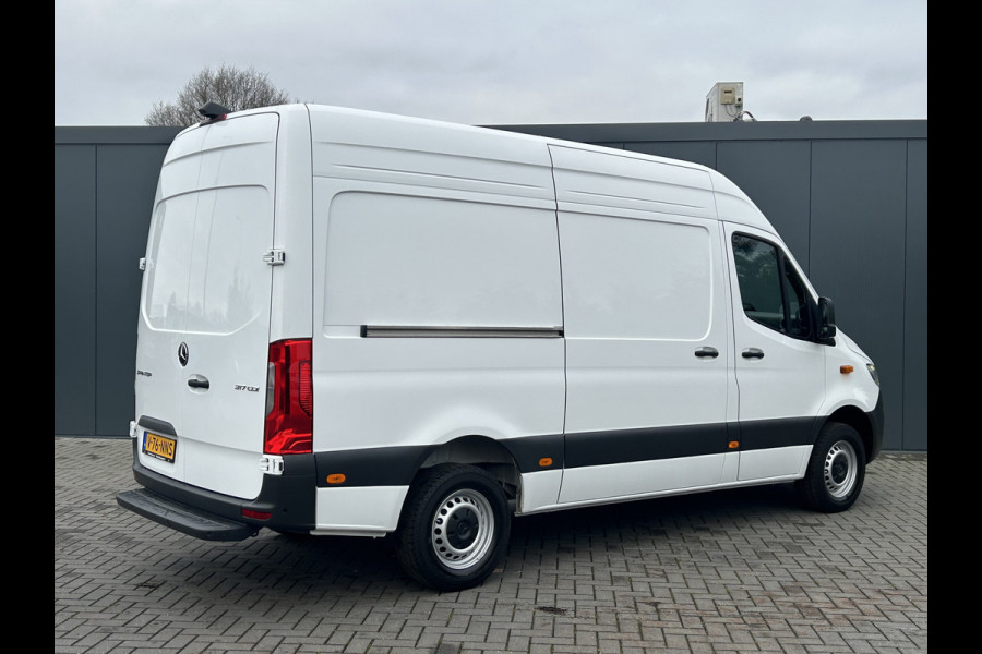 Mercedes-Benz Sprinter 317 CDI AUTOMAAT FACE-LIFT 3.5T RWD / L2H2 / *** 9.061 KM !!*** / LED / STOELVERW / DODEHOEK / MBUX 270 A DEUREN / AIRCO / CRUIS