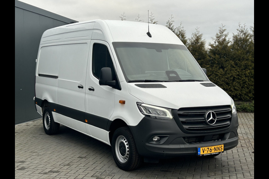 Mercedes-Benz Sprinter 317 CDI AUTOMAAT FACE-LIFT 3.5T RWD / L2H2 / *** 9.061 KM !!*** / LED / STOELVERW / DODEHOEK / MBUX 270 A DEUREN / AIRCO / CRUIS