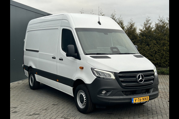 Mercedes-Benz Sprinter 317 CDI AUTOMAAT FACE-LIFT 3.5T RWD / L2H2 / *** 9.061 KM !!*** / LED / STOELVERW / DODEHOEK / MBUX 270 A DEUREN / AIRCO / CRUIS