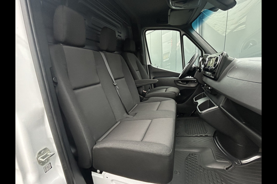 Mercedes-Benz Sprinter 317 CDI AUTOMAAT FACE-LIFT 3.5T RWD / L2H2 / *** 9.061 KM !!*** / LED / STOELVERW / DODEHOEK / MBUX 270 A DEUREN / AIRCO / CRUIS